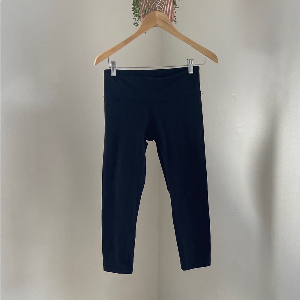 Lululemon Athletica Black capri 21 inch Leggings